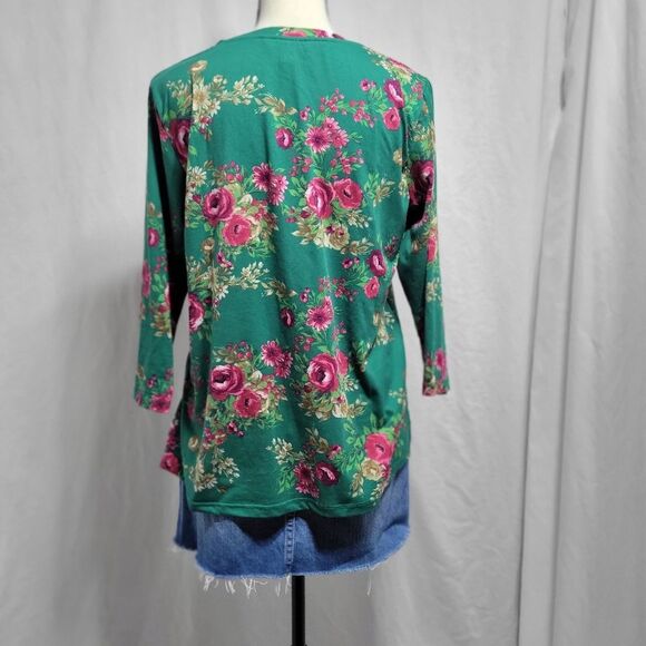 Pioneer Woman floral polyester stretch 3/4 sleeve tops, size M. (2 tops) - Picture 8 of 10